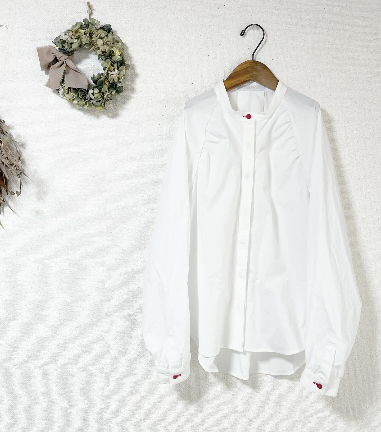 （Hjärta）  静けさの中に、きちんとを纏う。　ラグランスリーブ比翼シャツブラウス