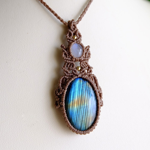 ラブラドライト ストライプ模様（マダガスカル産）・ムーンストーン