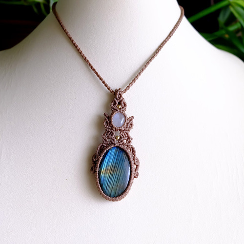 ラブラドライト ストライプ模様（マダガスカル産）・ムーンストーン