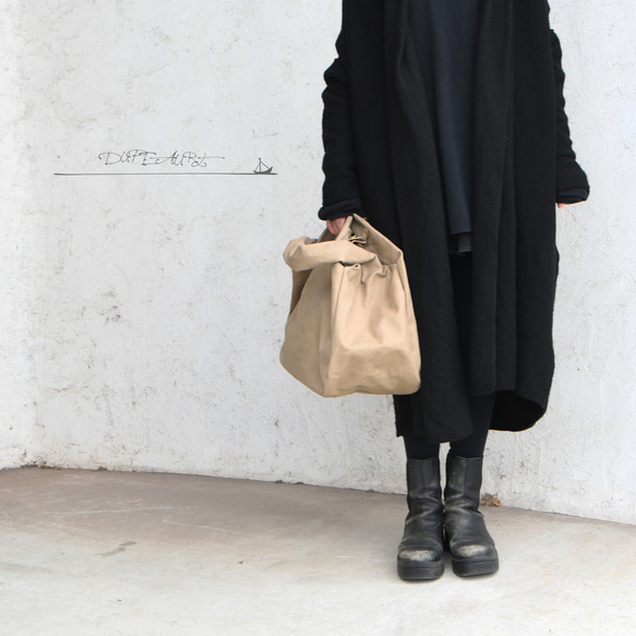 DUPEAURT/デュポー/手持ちも出来る2wayショルダーバッグ/パラフィン防水綿帆布/大容量/カーキベージュ 4枚目の画像