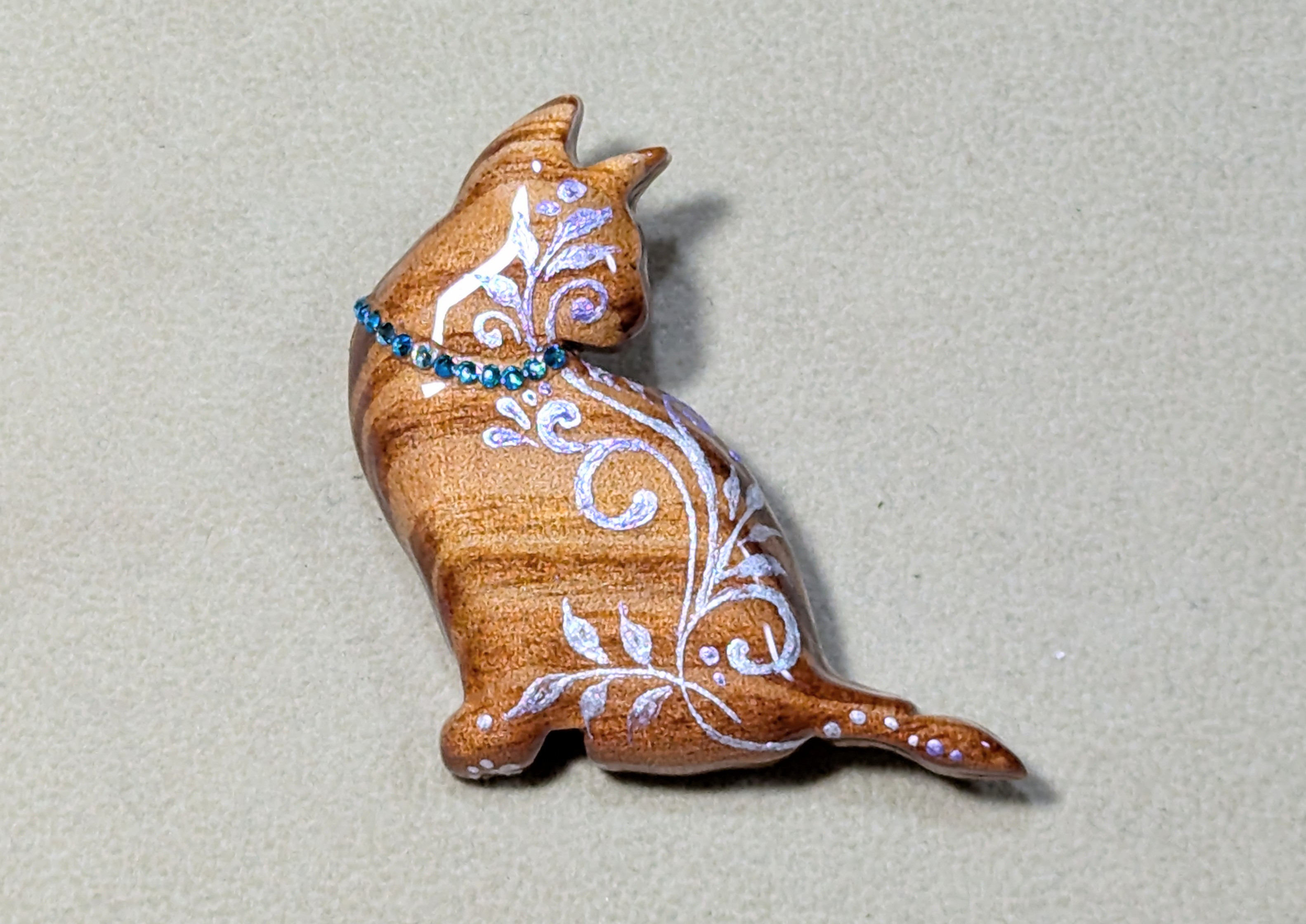 木製　ブローチ　（　ねこ　）