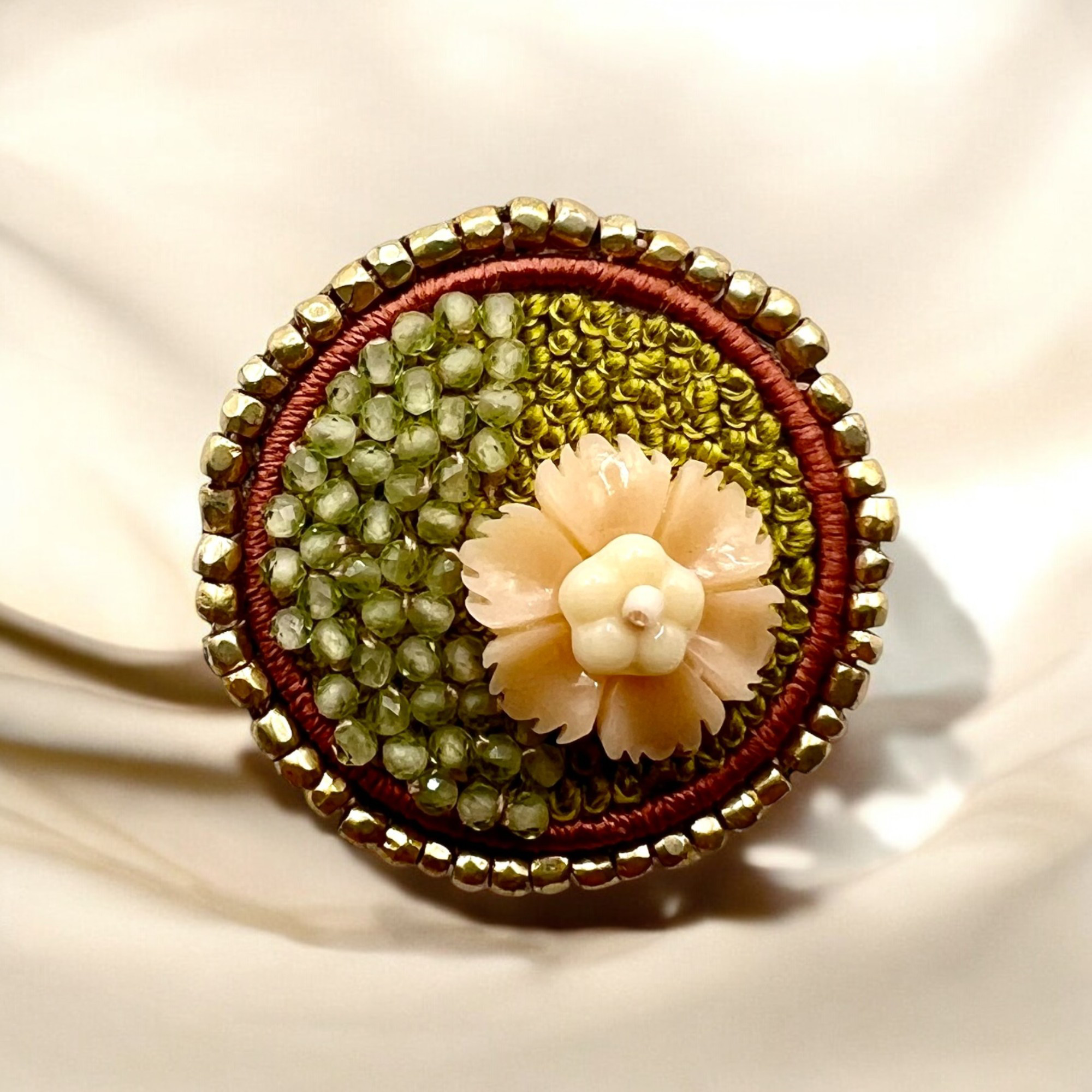 苔むす森の小花ブローチ　l-bezb041bro　★アートアクセサリー★