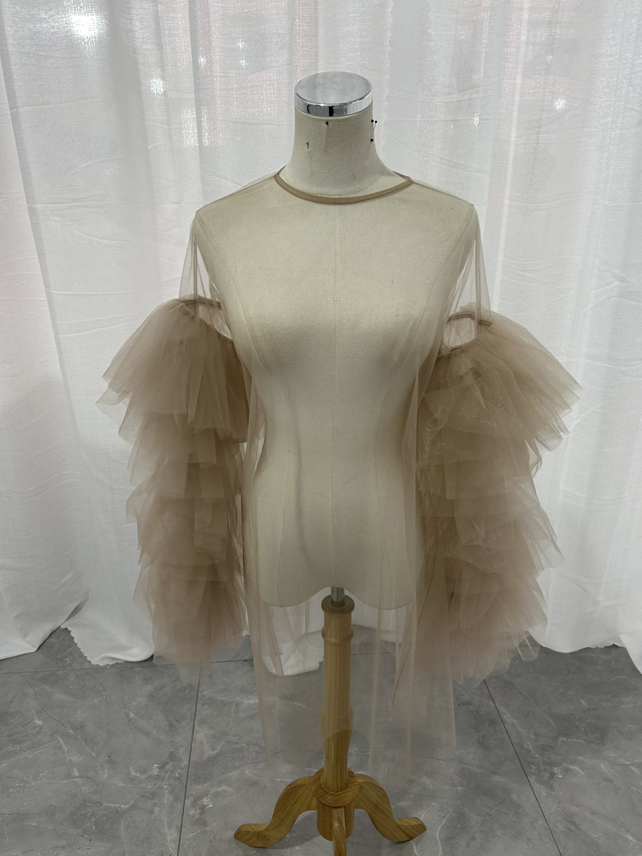 送料無料！抜群のおしゃれ見えカーディガン(ボレロ) ソフトチュール ラッフルフリル 長袖 13,497円