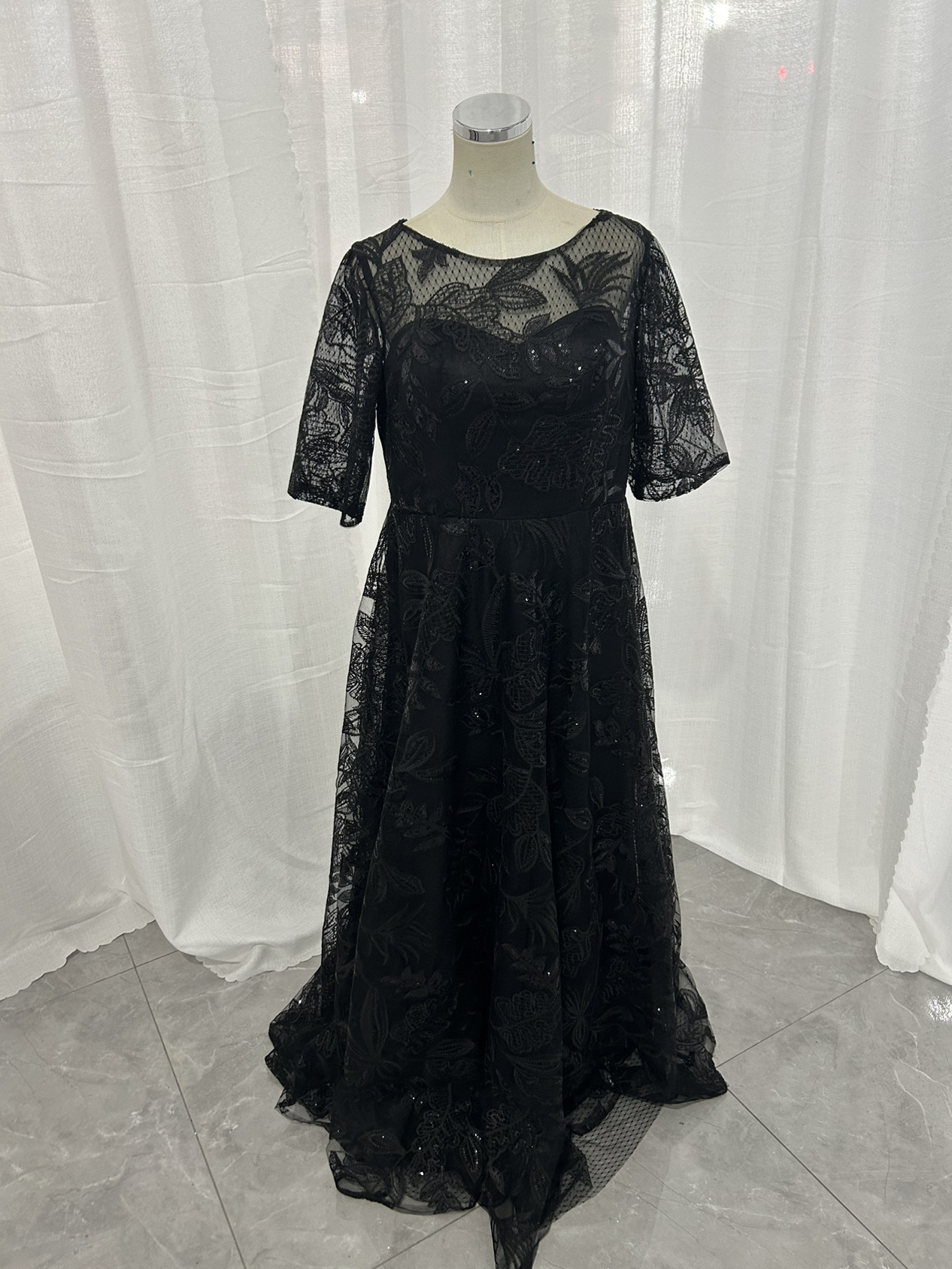 送料無料！高品質！ パーティードレス 黒 ロング 繊細レース ファスナー エレガント 細見えシルエット
