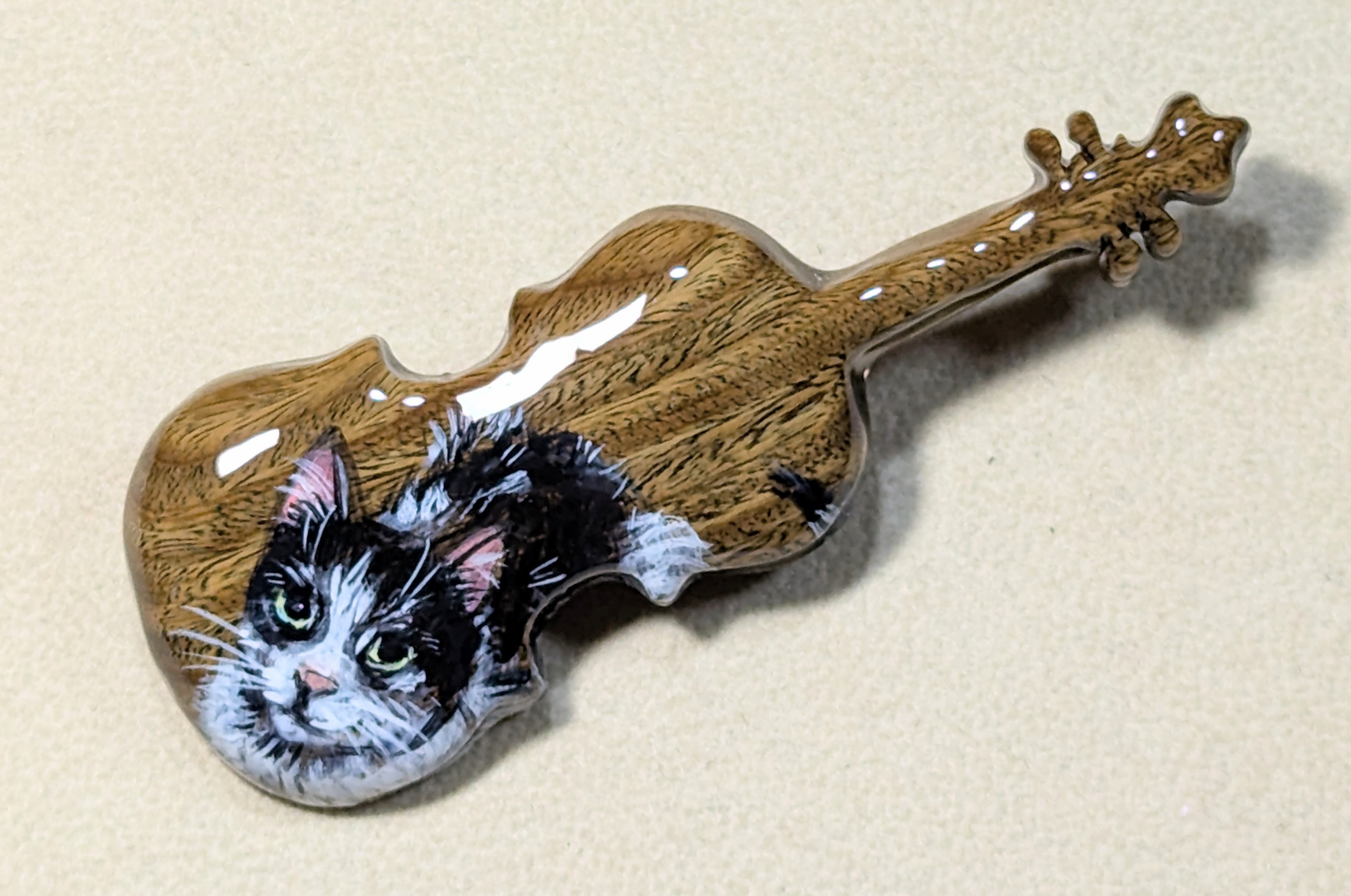 木製　ブローチ　（　バイオリン　）