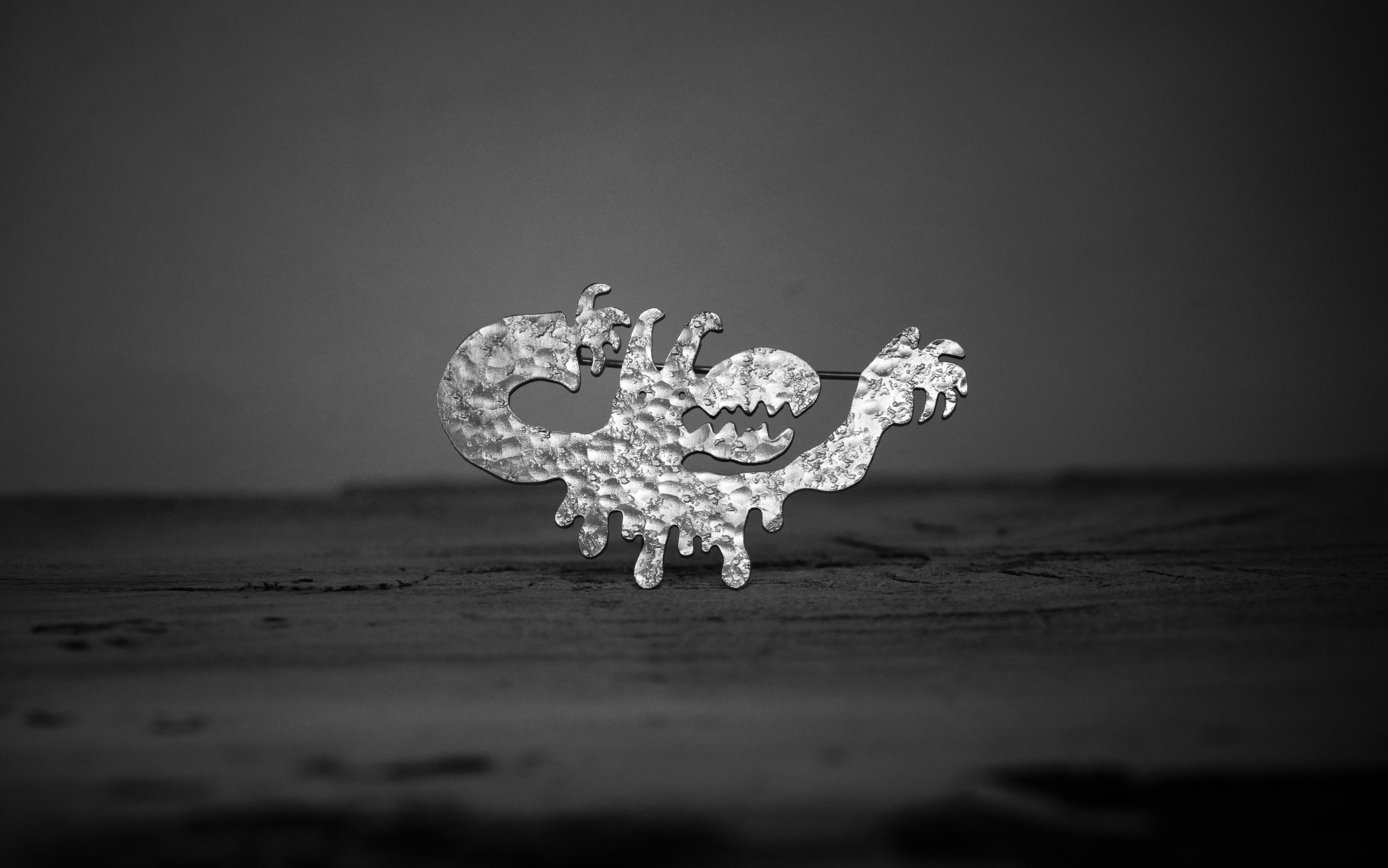 オバケオオカミのブローチ