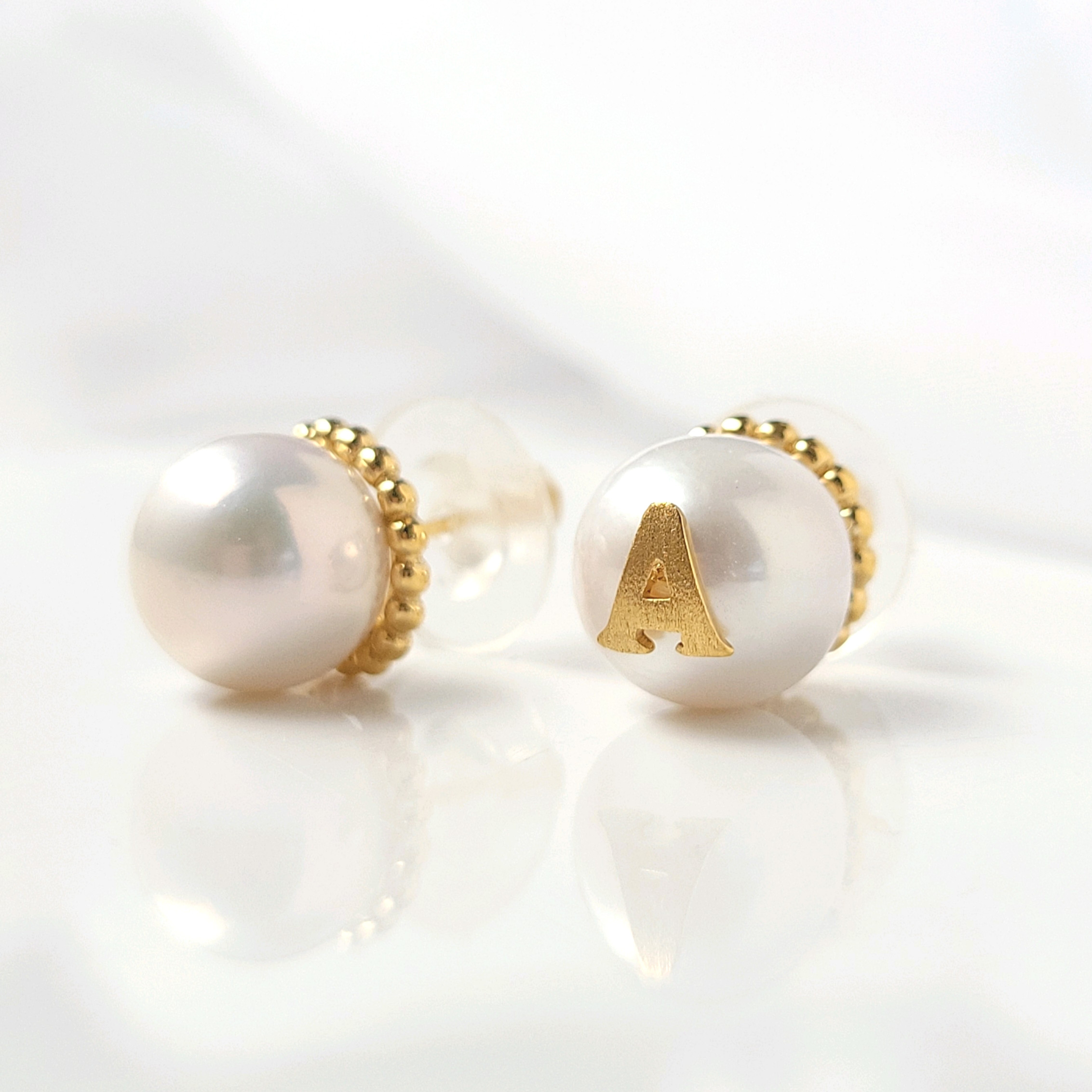 【選べるイニシャル・数字】淡水パールの貴婦人ピアス