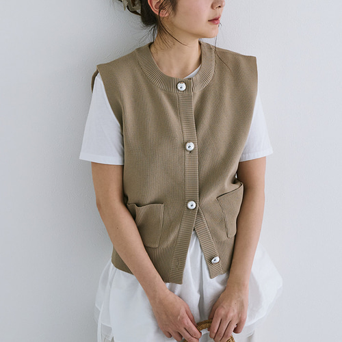夏のセール】高見え抜群大人のサマーニットベスト 光沢釦クルーネック