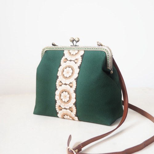 がま口バッグ　ショルダーバッグ　ハンドメイド　刺繍　フォーマルバッグ 上品で華やか＊インド刺繍リボンの帆布がま口バッグ ショルダーバッグ