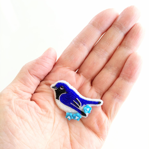 【オオルリ】　ビーズ刺繍ブローチバッグチャーム ビーズ刺繍のオオルリのブローチ ブローチ みずうみのほとり