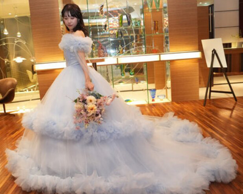 実例写真！カラードレス ブルー 爽やかで優しいブルー オフショルダー