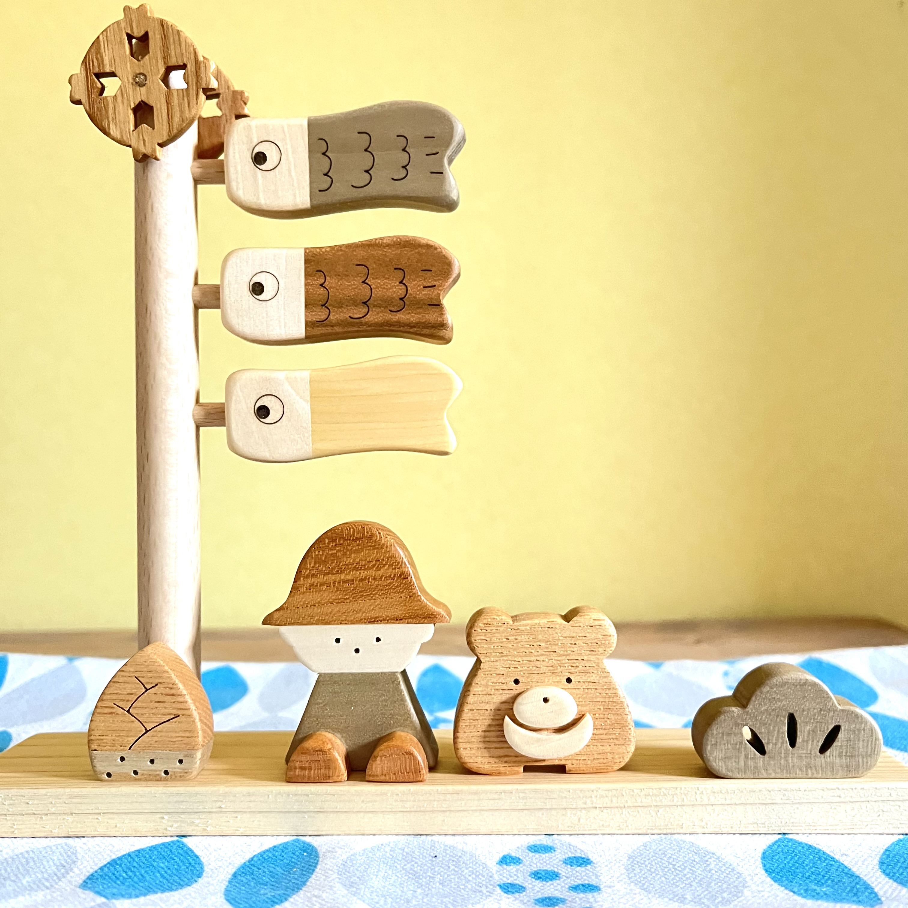 こいのぼり　おとこの子とクマ