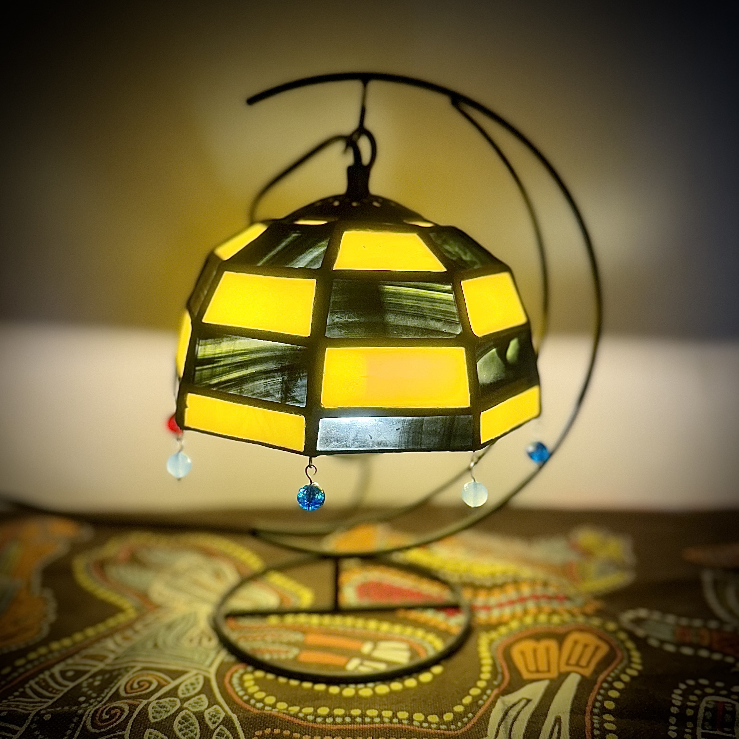 光の色を楽しむ、 ステンドグラス 吊るし ランプシェード ランプ 天然石 テーブルランプ インテリア 照明