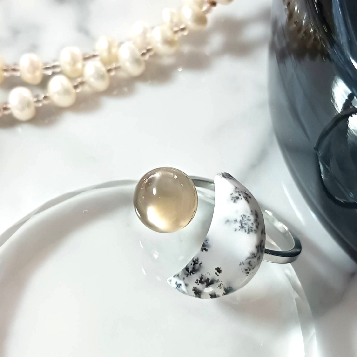 【月明かりリング】天然石フォークリング　デンドライトオパール　スモーキークォーツ　ホワイトシェル　月リング