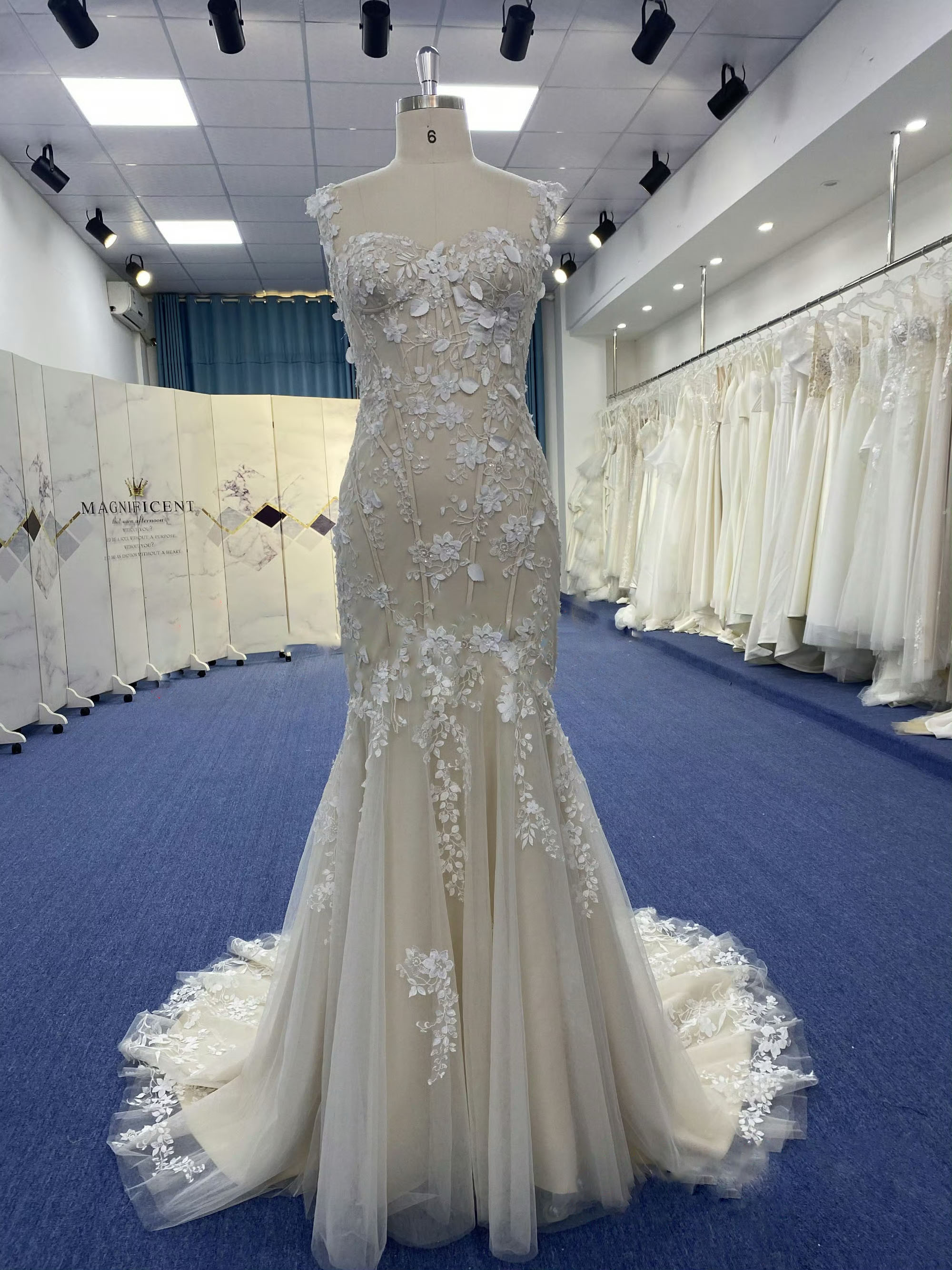 大好評　マーメイドドレス　アイボリー　優雅　エレガントなシルエット　立体刺繍　小花レース付き　ノースリーブ前撮り結婚式