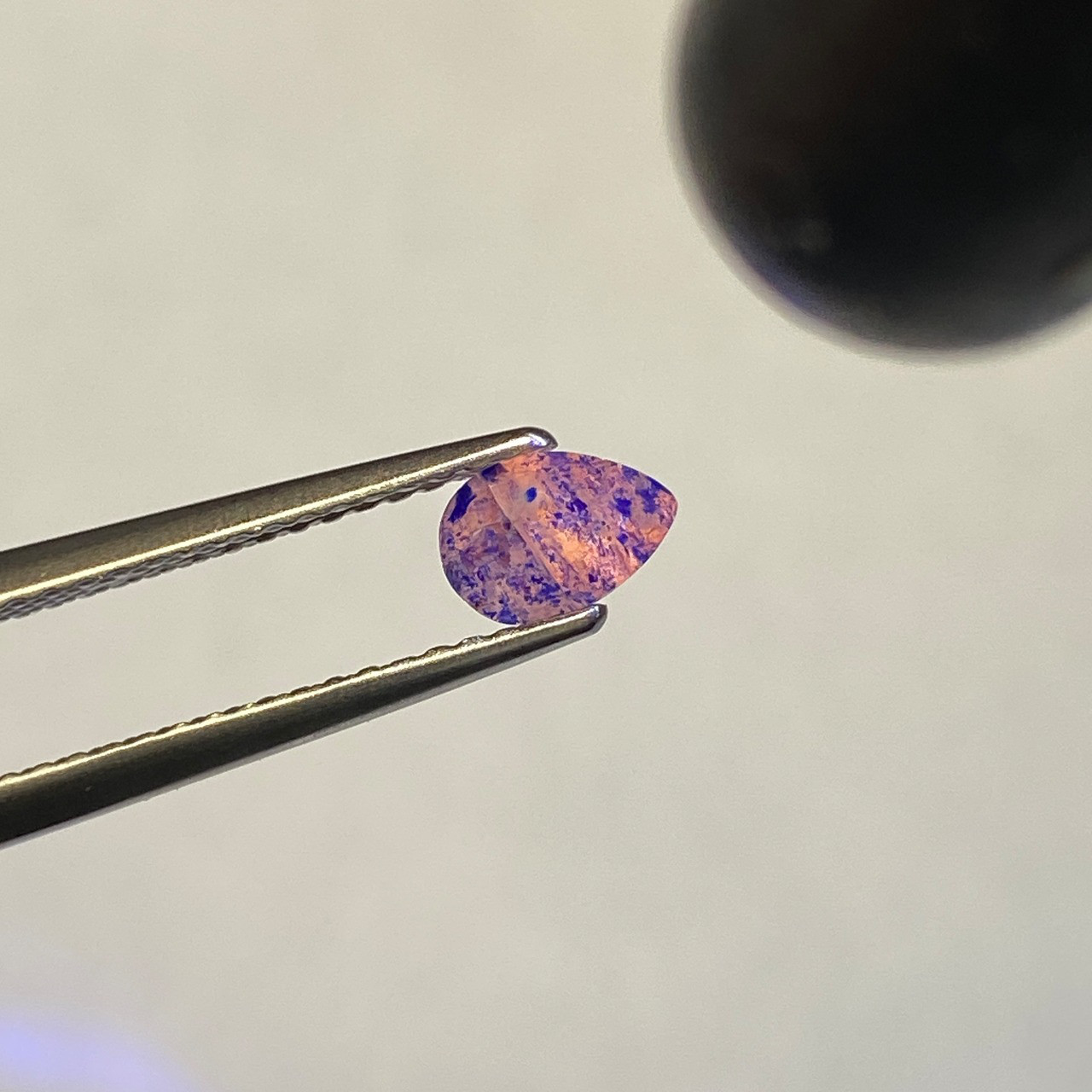 ラズライトインソーダライト 0.38ct アフガニスタン産 蛍光有