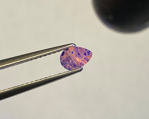 ラズライトインソーダライト 0.38ct アフガニスタン産 蛍光有