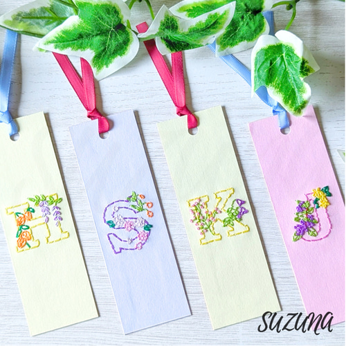 専用ページです。 ハンドメイド 全26種類】紙刺繍のイニシャル入り しおり しおり・ブックマーク