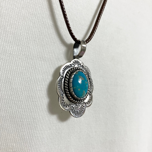 トルコ石をモチーフとした銀製のネックレス インディアンジュエリー