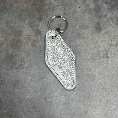 全4色】キーホルダー／モーテルキーホルダー／エンボスレザー