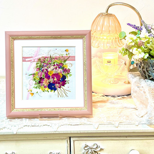 ギフトにも最適！可愛いピンクの花束押し花アート額 その他インテリア