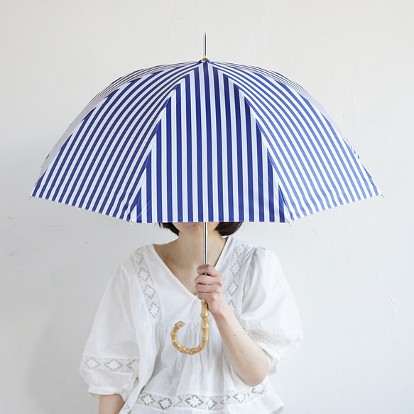 【Creema限定 夏のひんやりセット】 晴雨兼用 UVカット傘 靴下 ハンカチ 竹ハンドル 4枚目の画像