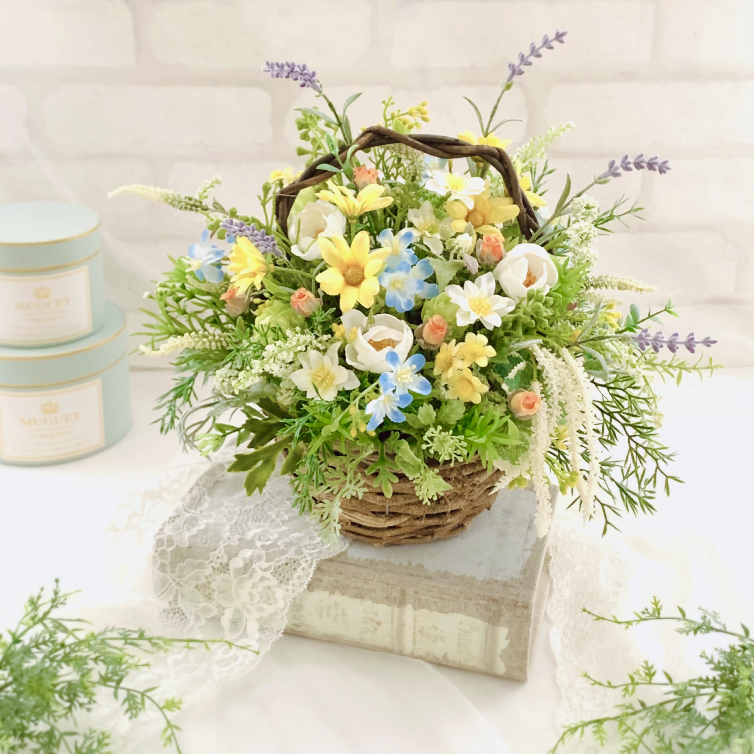 ナチュラルなバスケットアレンジメント　グリーン　造花　母の日　プレゼント　癒し　自然