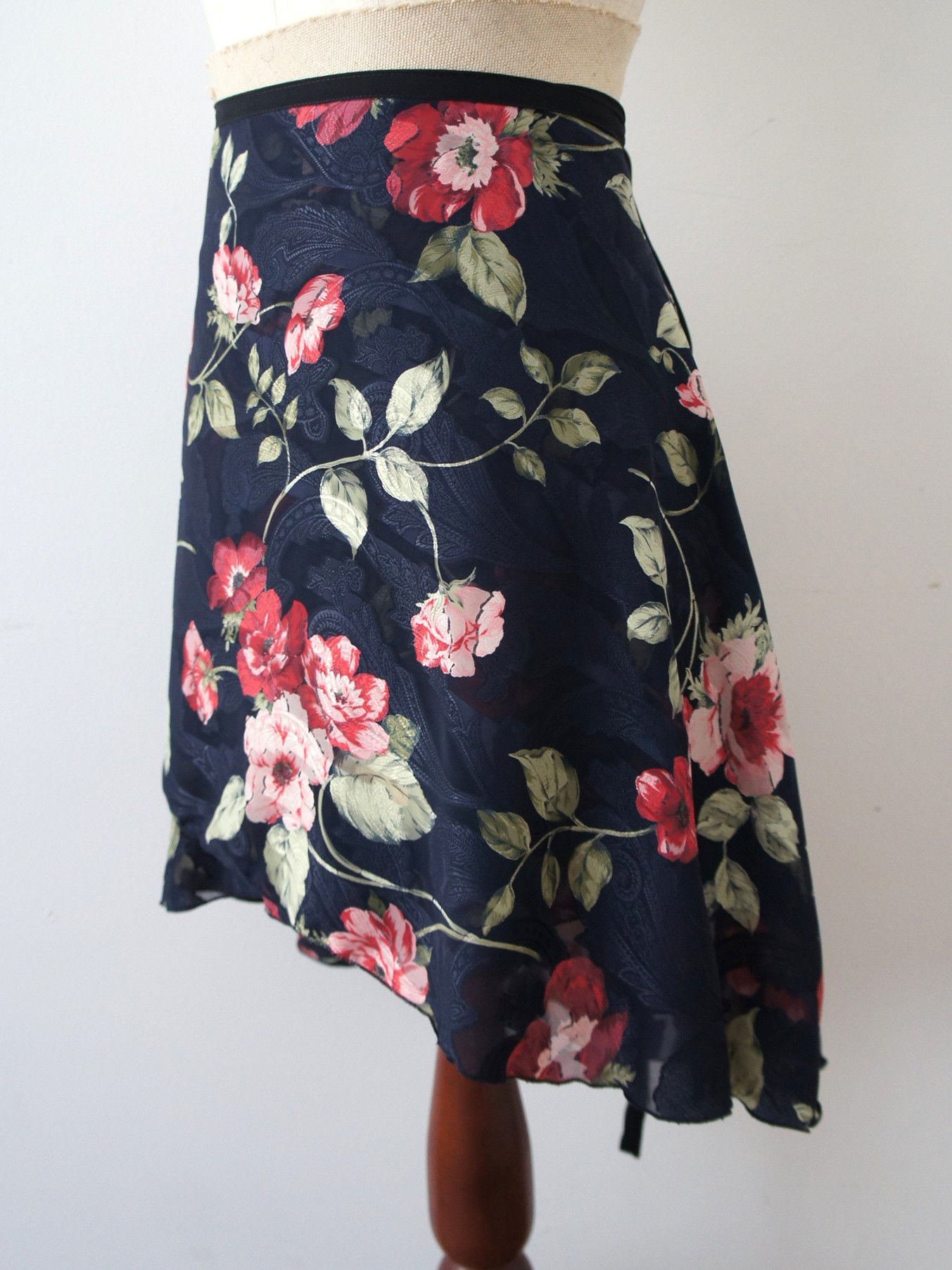 バレエ　ラップスカート[レッドフラワー・ネイビー52-126] L174RedbigflowersNavy