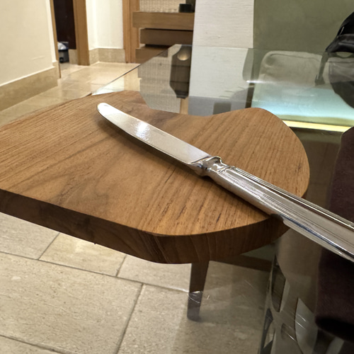 ネコちゃん✖️世界三大銘木 チーク無垢材 猫型 カッティングボード