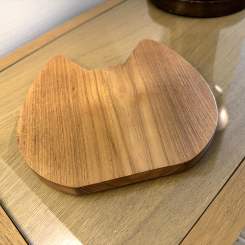 ネコちゃん✖️世界三大銘木 チーク無垢材 猫型 カッティングボード