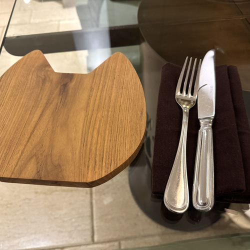 ネコちゃん✖️世界三大銘木 チーク無垢材 猫型 カッティングボード