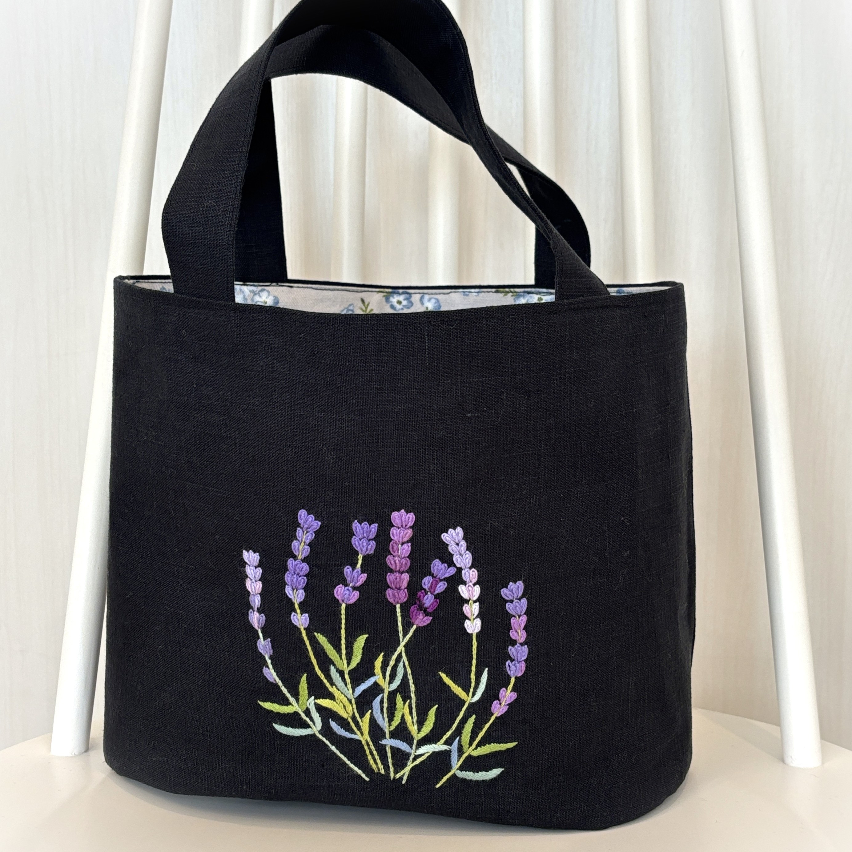 花刺繍付きバッグ　ハンドメイド　フランス刺繍 手刺繍】トートバック フランス刺繍 ラベンダー 麻 ハーブ トート