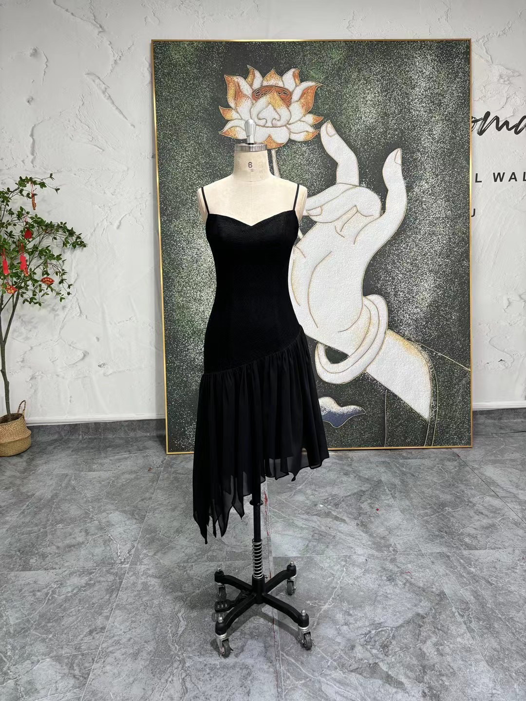 お買い得！ブラック　お色直し　パーティードレス　成人式音楽会演奏会　アシメドレス黒い/紫色/テラコッタ/黄色など　ハート