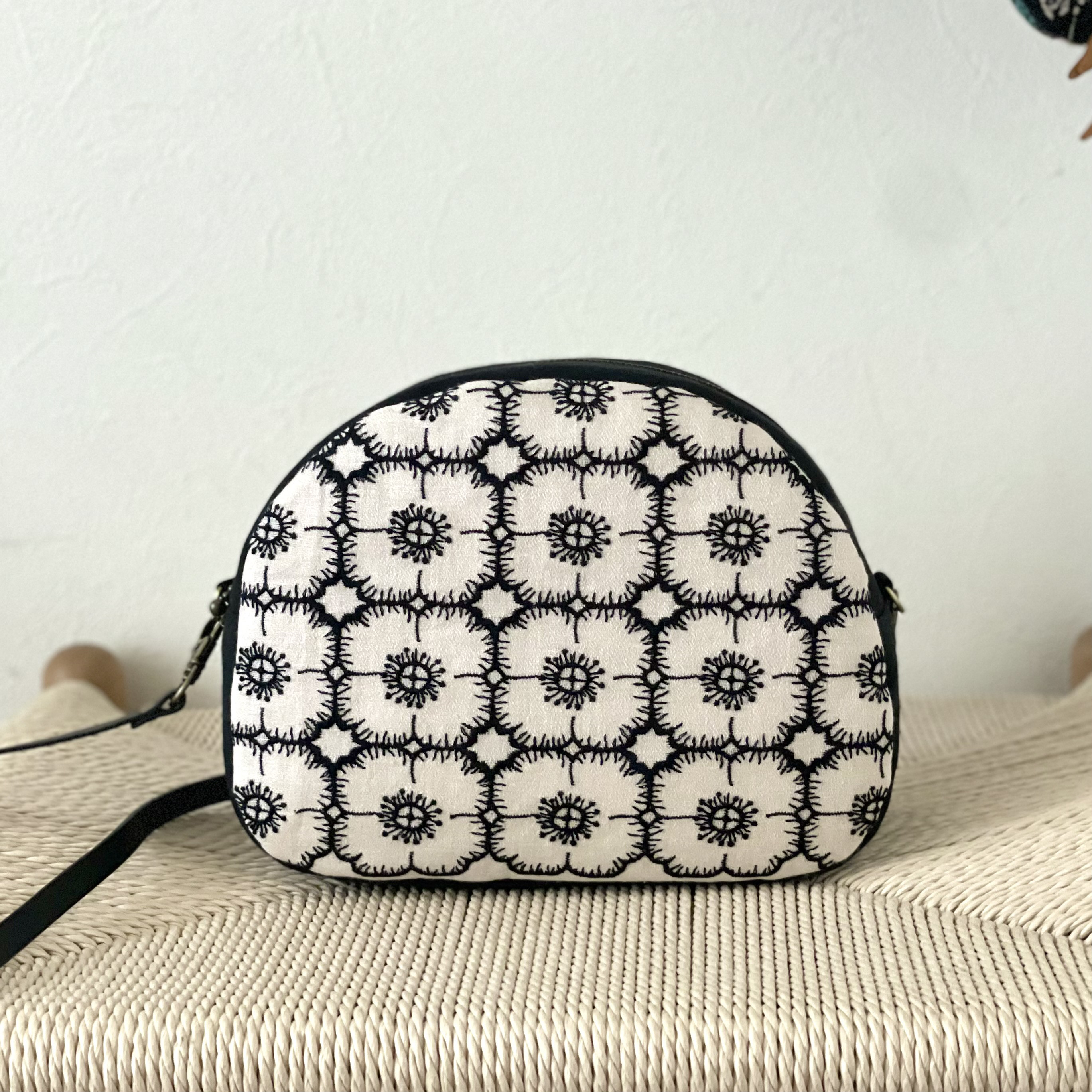 ⚮̈ミナペルホネン　anemone light beige まるっこポシェット