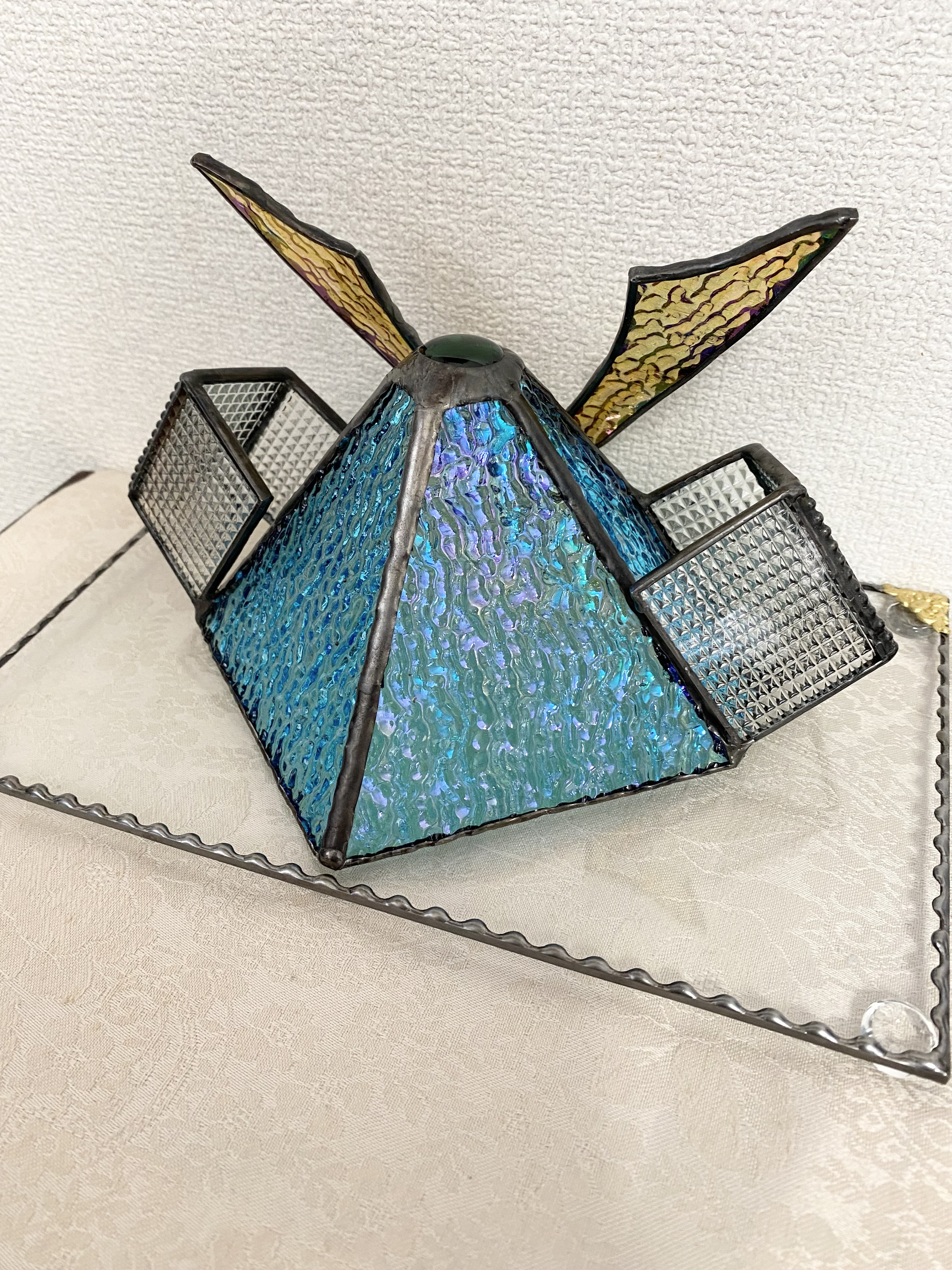 ガラスの兜飾り♢ステンドグラス