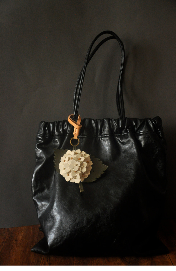 未使用 genten 紫陽花 あじさい レザーチャーム ホワイト 本革紫陽花