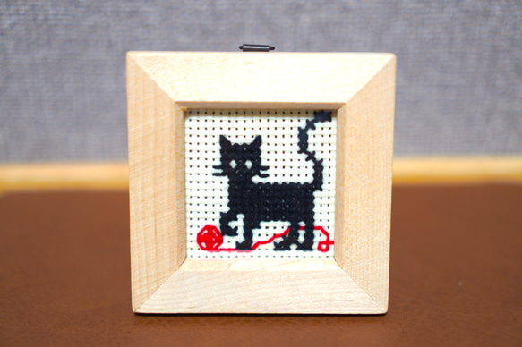 クロスステッチ刺繍 猫と毛糸 フレーム付き️ 猫好きの方オススメ