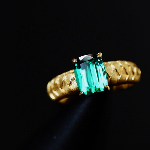 絶美」K18 天然ブルートルマリン 上品 幸運 友情 希望 10月誕生石 指輪