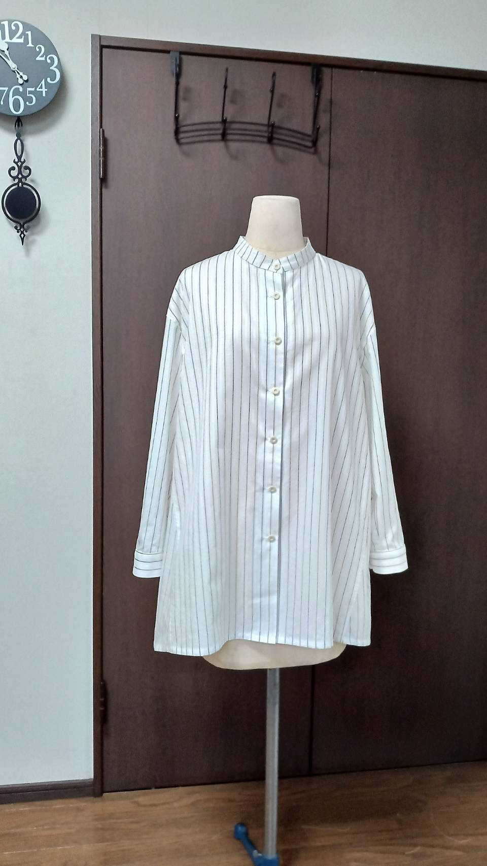 裾広がりのシャツ