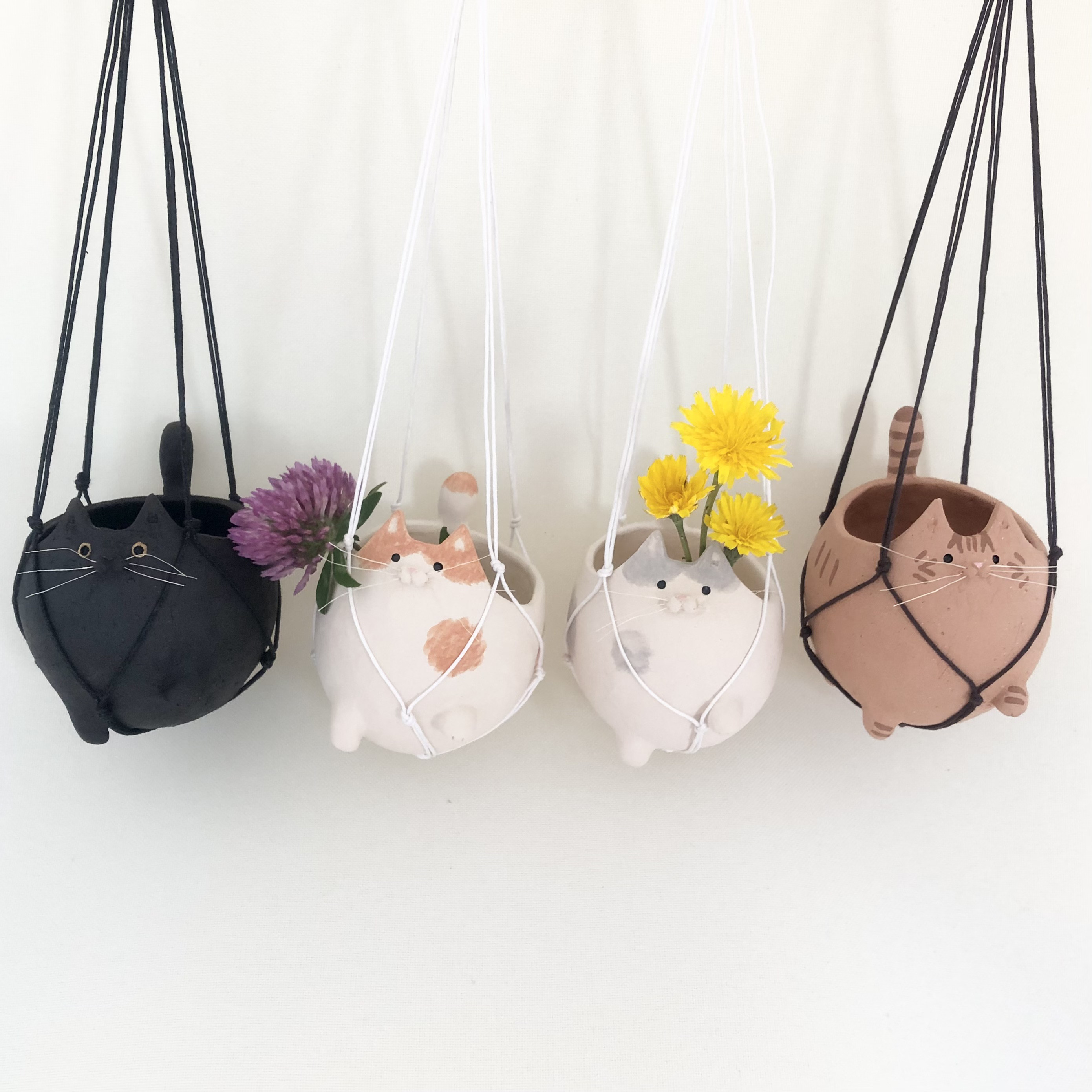 [受注制作] 空中散歩　ぽんっと飛び猫（素焼きの猫　花器）