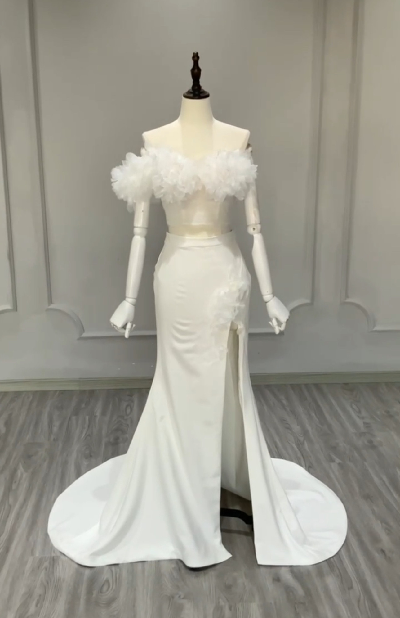 激安！ツーピース フロントスリット　オフショルダー　二の腕カバー　ホワイト　上品　マーメイドスカート　短いトレーン披露宴