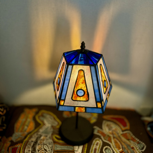 卓上照明 ナイトランプ ステンドグラスの光がお部屋を灯す 卓上照明 ナイトランプ ステンドグラスの光がお部屋を灯す
