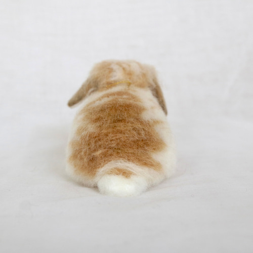 前足ちょこんなベビーなうさぎさん 羊毛フェルト ブロークンオレンジ