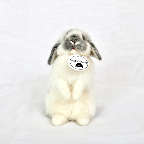 うたっちしているベビーなうさぎさん 羊毛フェルト ブロークンオパール