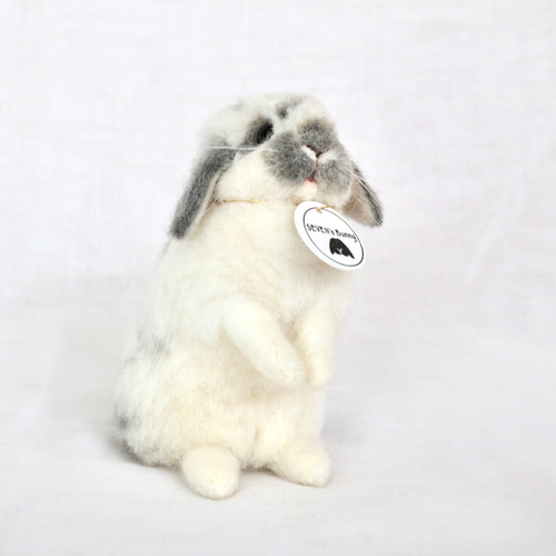 うたっちしているベビーなうさぎさん 羊毛フェルト ブロークンオパール