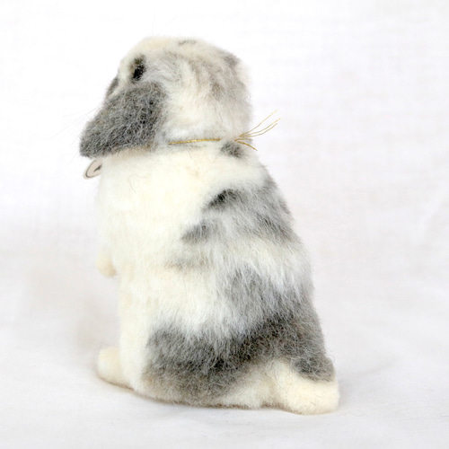 うたっちしているベビーなうさぎさん 羊毛フェルト ブロークンオパール