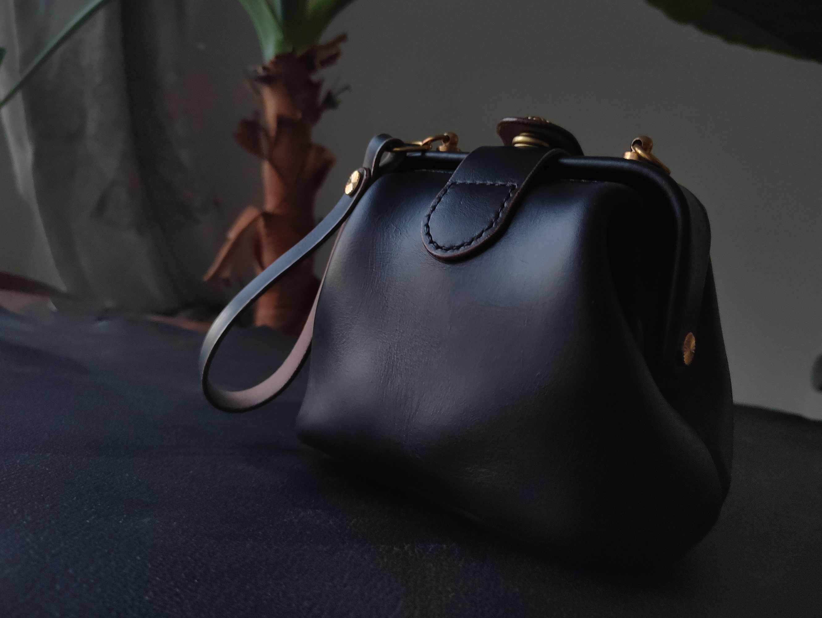 使うほどに愛着が深まる、がま口レザーの魅力