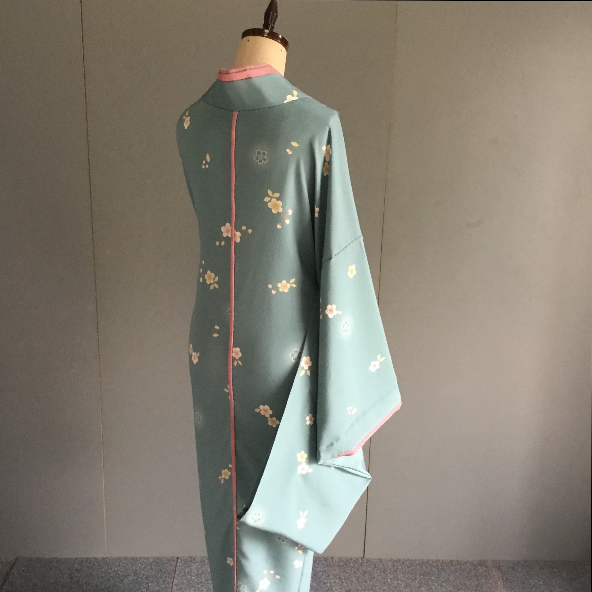 「コンセプトきもの　斜衣」　正絹小紋「樺桜」創作着物