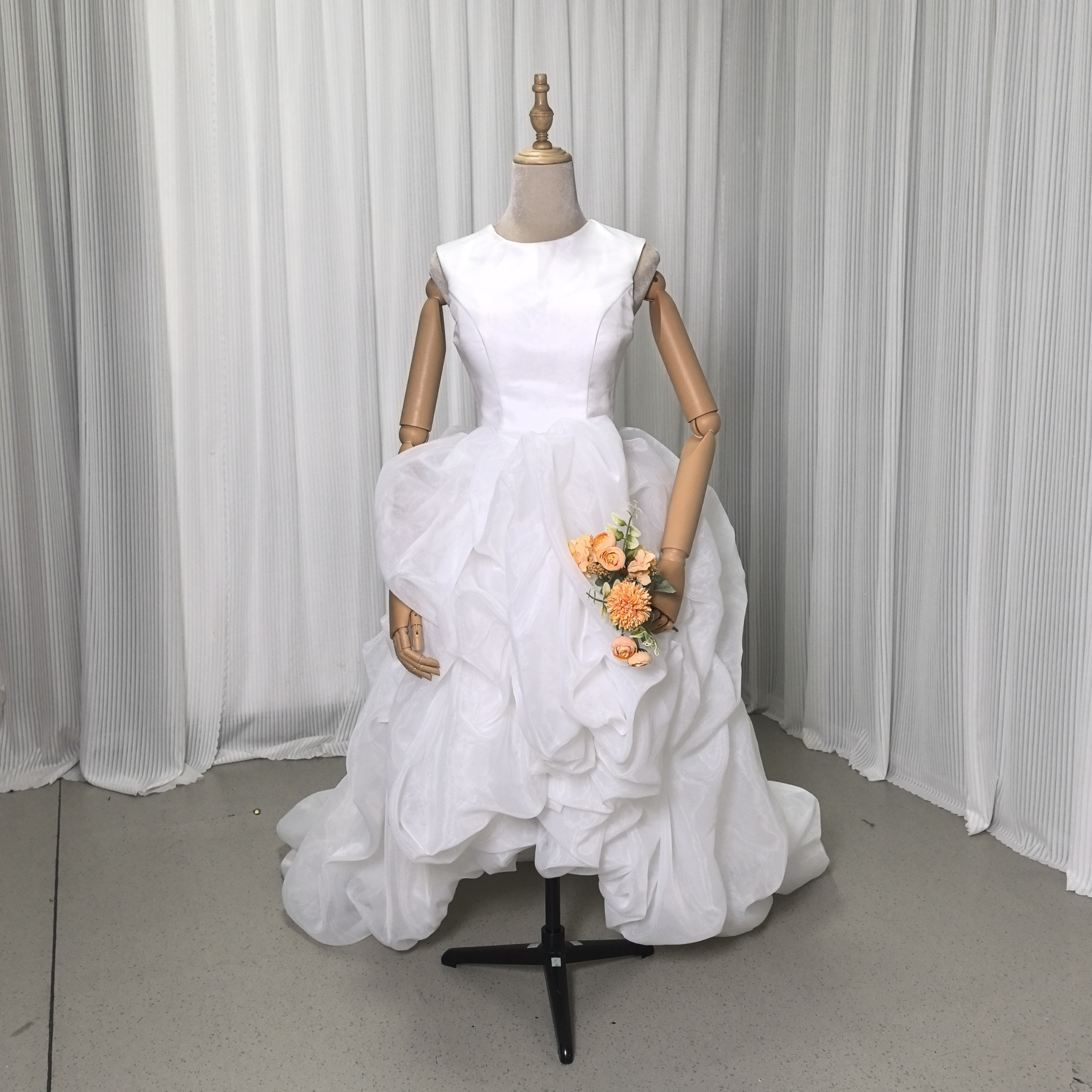 送料無料！パーティードレス ノースリーブ ラッフルフリル フィッシュテール バックレス 結婚式  前撮り 38,994円