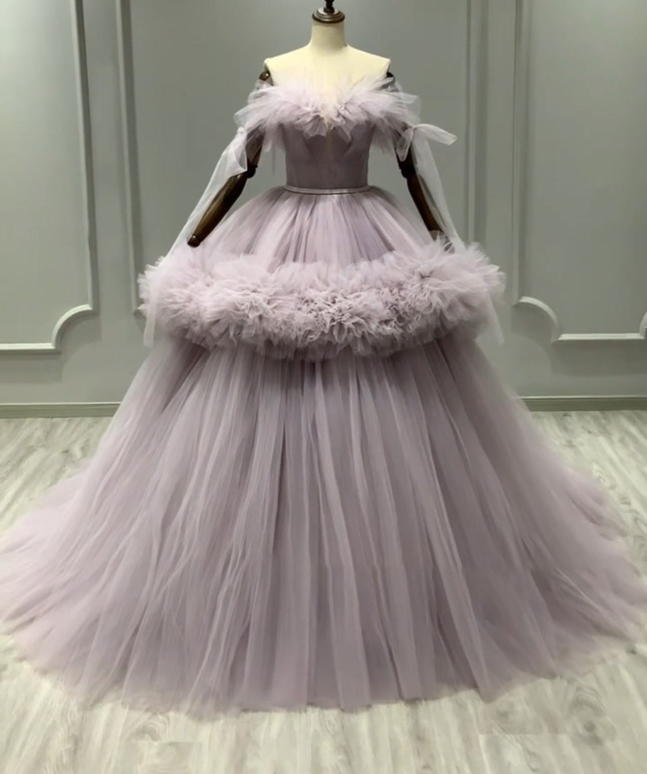 新色追加ラベンダー色　ふんわりチュール　オフショルダー　ギャザー　ラッフルスカート　プリンセスライン　カラードレス前撮り
